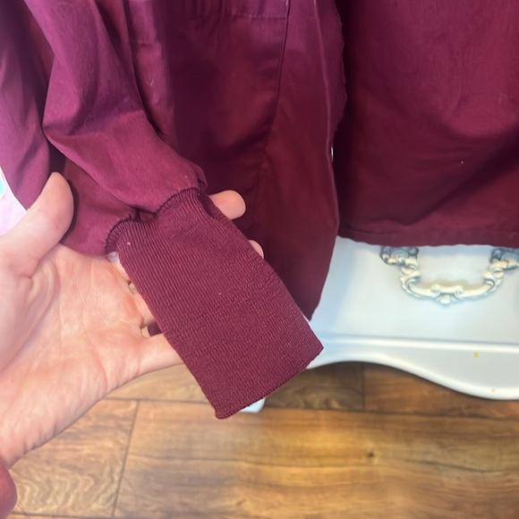 Burgundy scrub jacket! - Picture 7 of 9